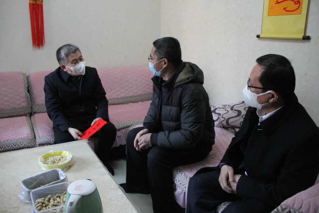 市委常委、副市長(zhǎng)賈剛走訪慰問公司困難職工